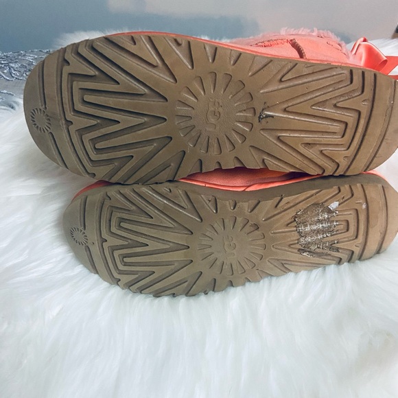 Ugg Short Boots Sz10 Women’s Salmon Color w/ Satin Bows - Picture 4 of 6